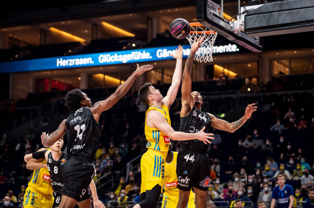 字母哥力挺 字母哥力挺