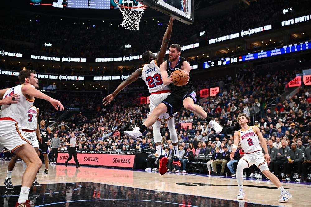 豪宅背后的 豪宅背后的