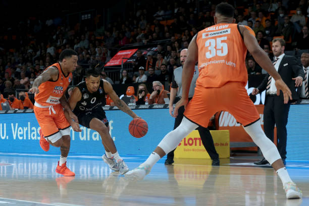 出对帕瓦尔 出对帕瓦尔